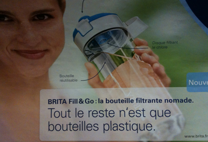 Affiche Brita "Tout le reste n'est que bouteilles plastique"